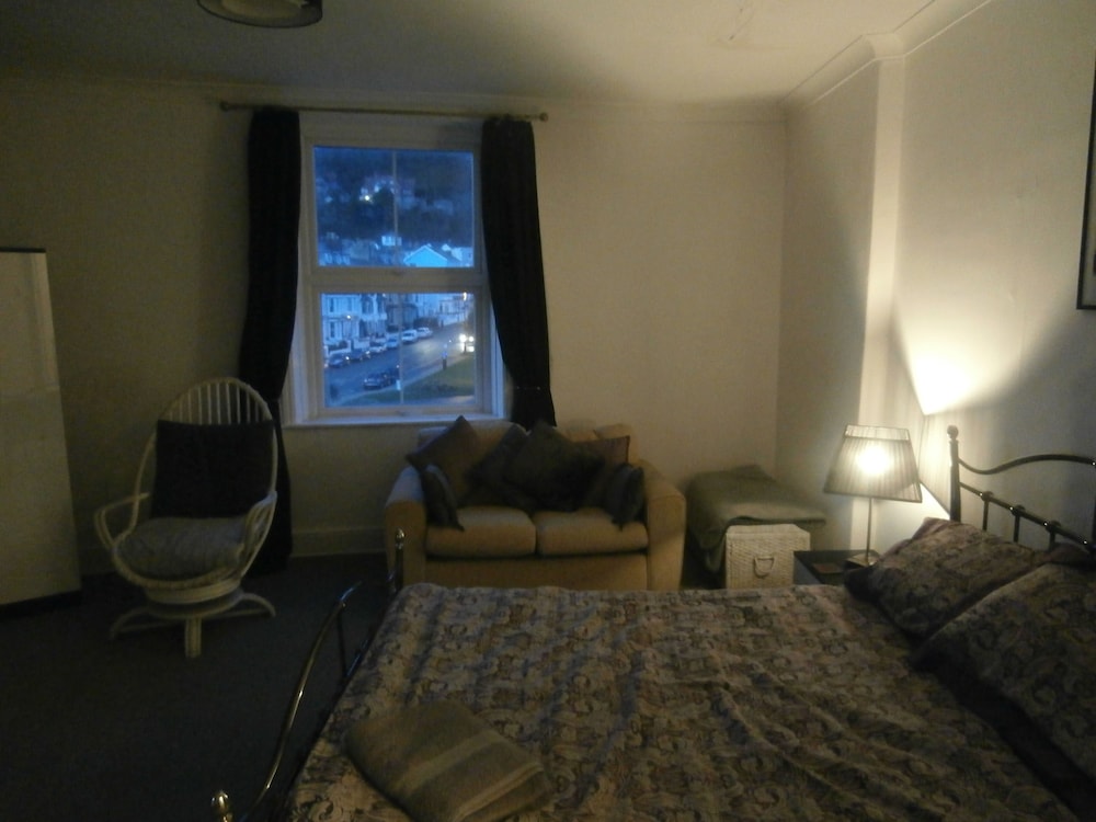 Charming Seafront 2-bed Apartment in Llandudno view 5