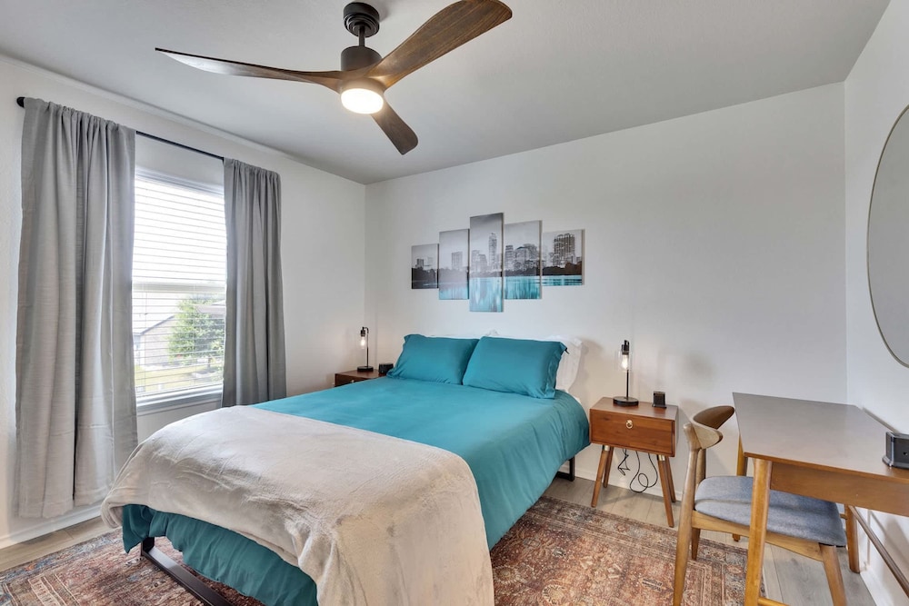 Luxury 4BR 2 5BA Home EV Charger Pool Access