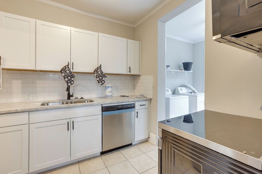 Peaceful Townhome: 2 Mi to Downtown Montgomery!