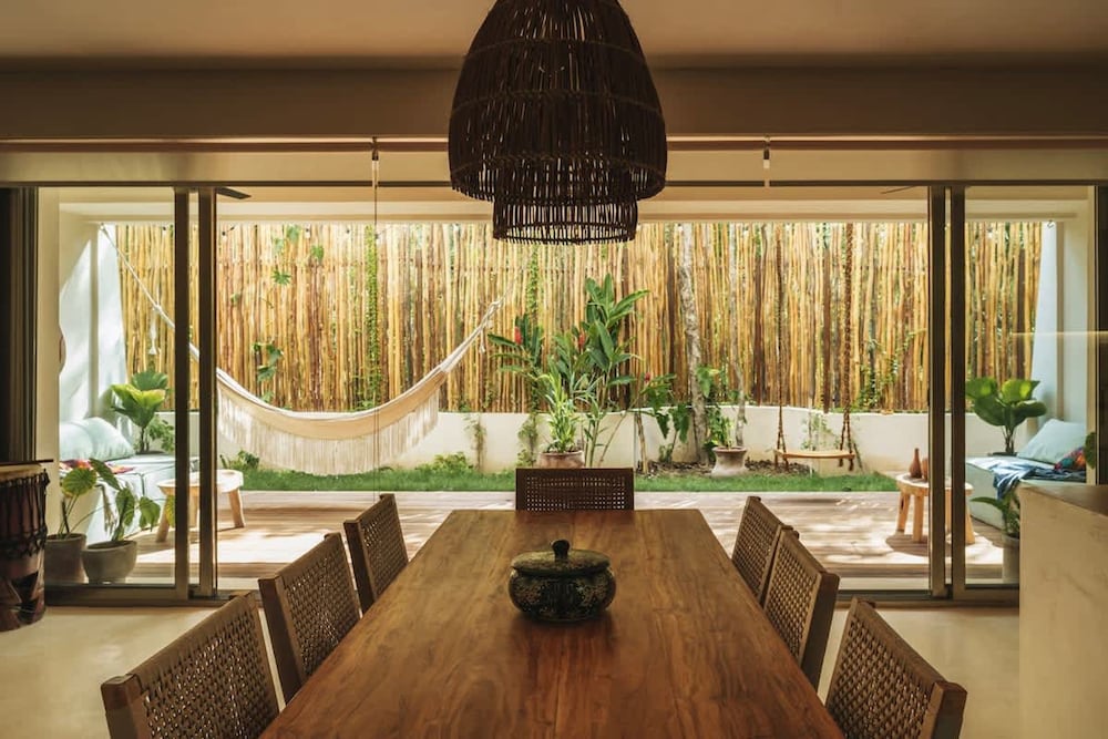 Luxury Jungle Retreat Sleeps 10 Rooftop Pool