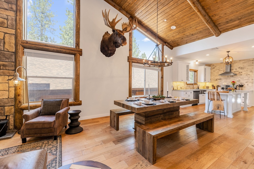 Teddy by Avantstay Majestic Cabin in Big Bear w Balcony