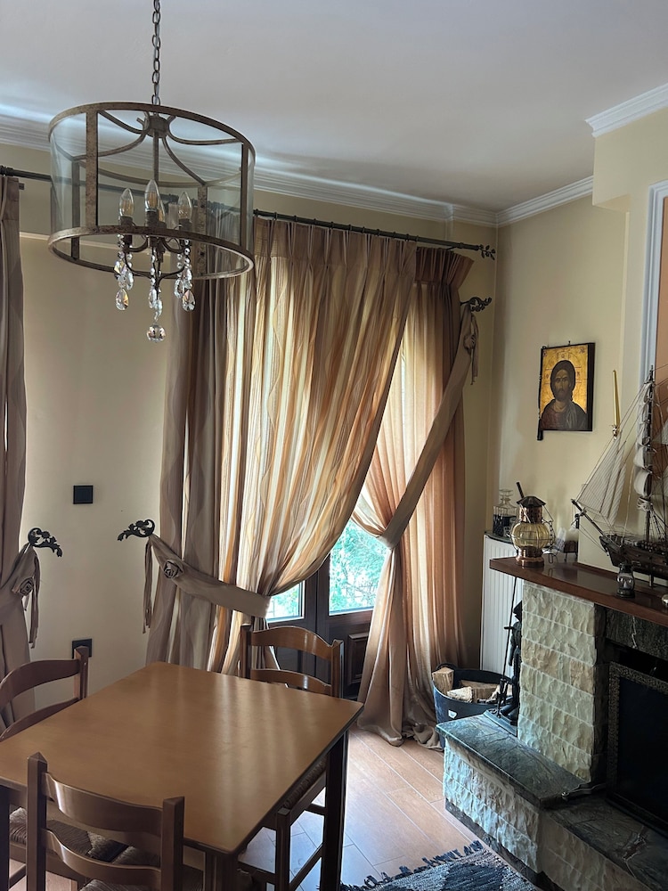 Aristarchos Lodge