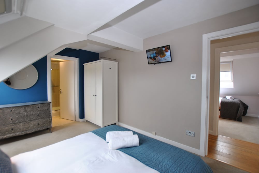 The Courtyard 10