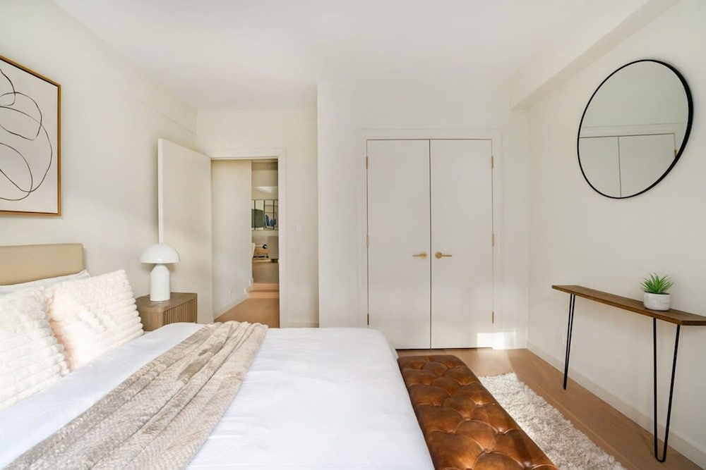 52-3de Newly Renovated 2BR BTH Midtown East