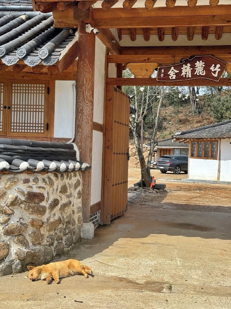 Jukrokjungsa hanokstay