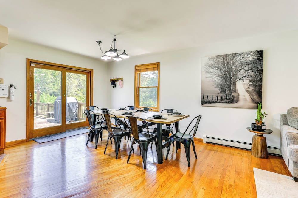 Home Theater & Game Room: Home in Glen Wild!