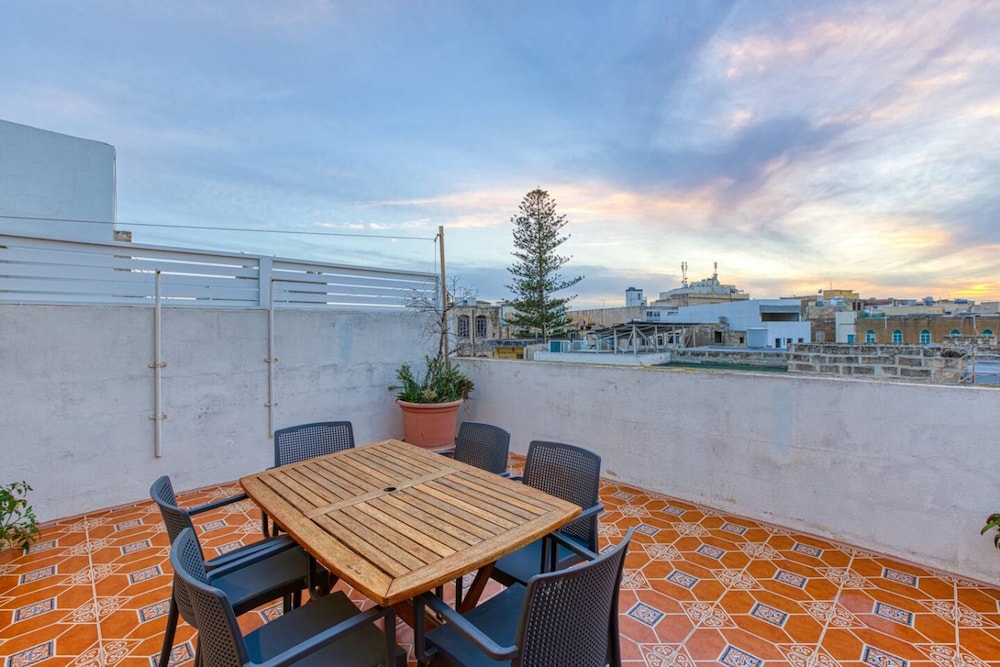St James the Traditional 4-bed Townhouse Terrace