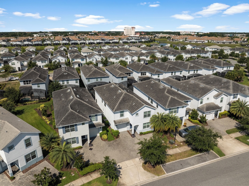 Kissimmee Retreat  6BR House Sleeps 14
