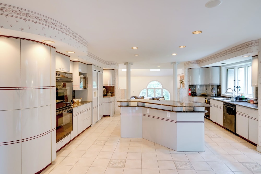 Luxury Mansion Rental w/ Rec Room in Niskayuna!