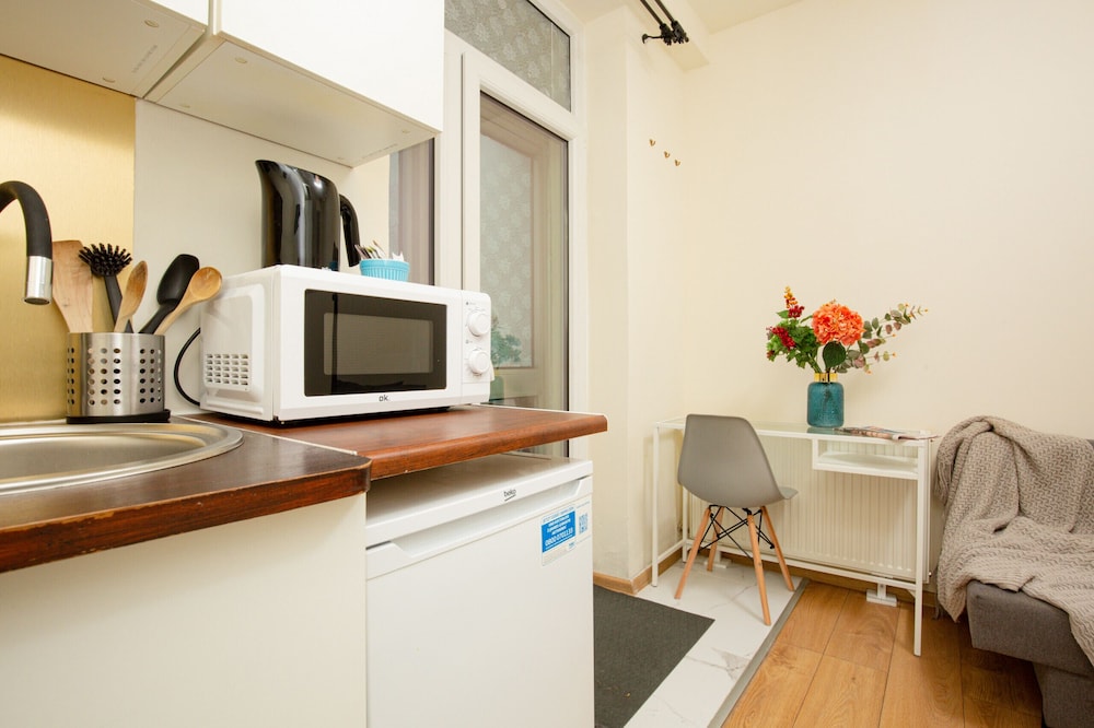 Studio Warsaw Miączyńska by Renters view 4
