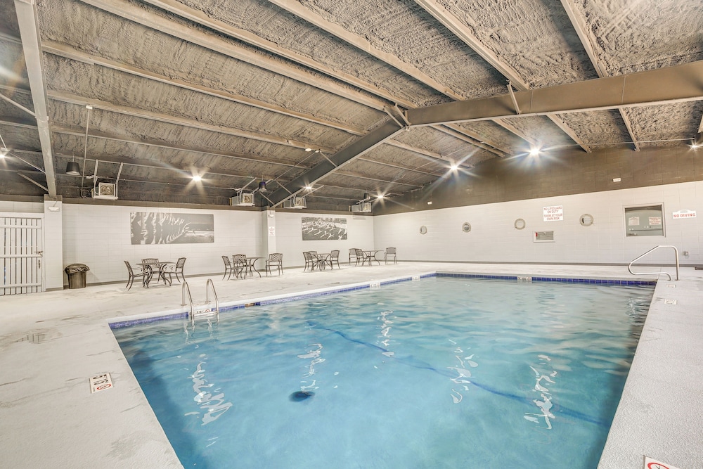 Walk to Branson Landing: Condo w/ Resort Amenities