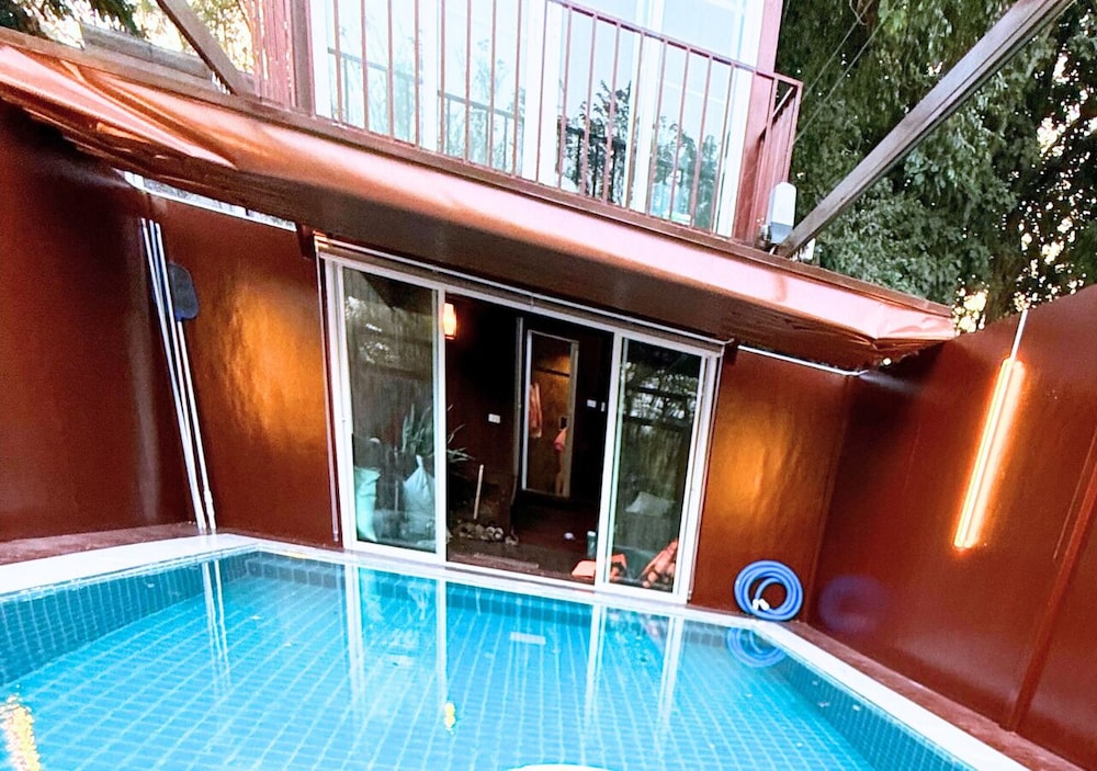 19 Degrees Resort