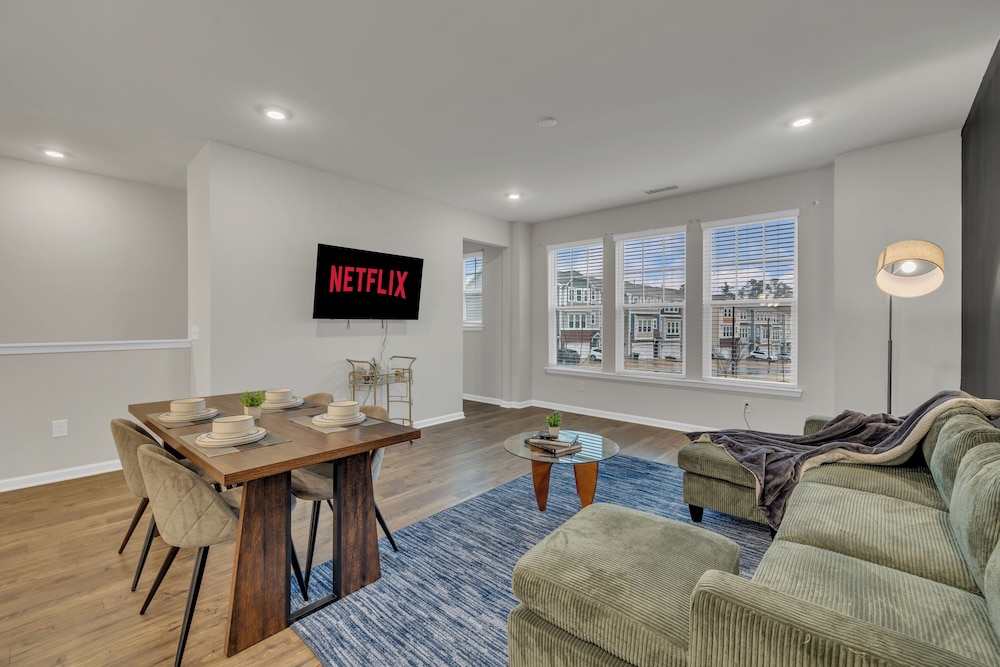 King 4BR Townhouse to Downtown Durham