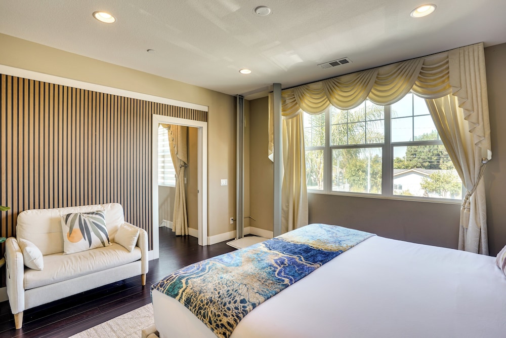 3 Mi to Disneyland: Home w/ Hot Tub + Game Room