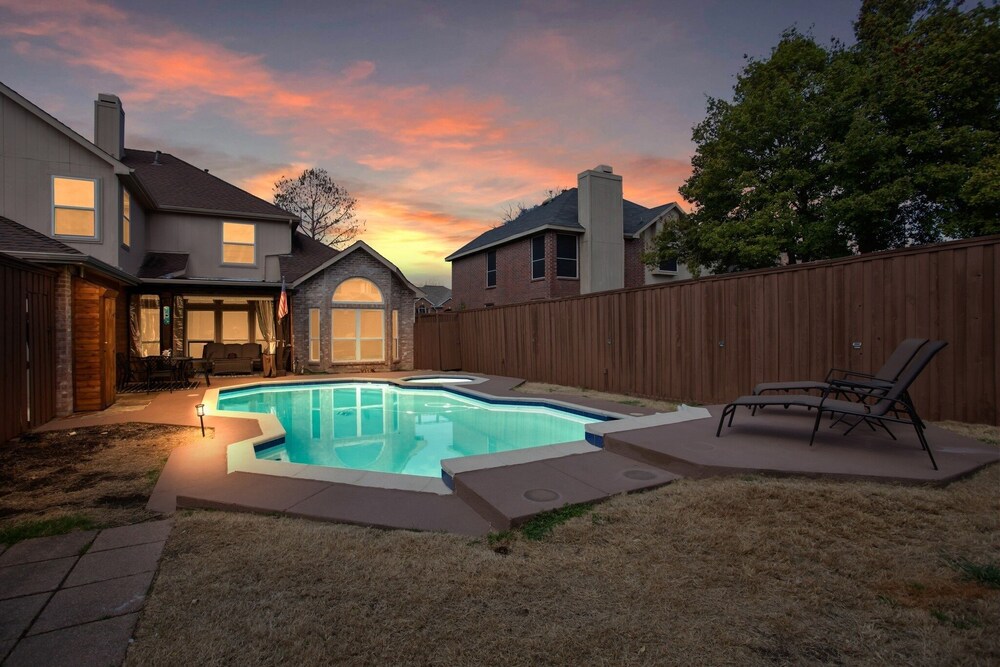 Discount Included! Stunning, Modern, Spacious Getaway Fits Any Group, 2 Game Rooms, Hot Tub 5 Bedroom Home by Redawning - Property Image 15
