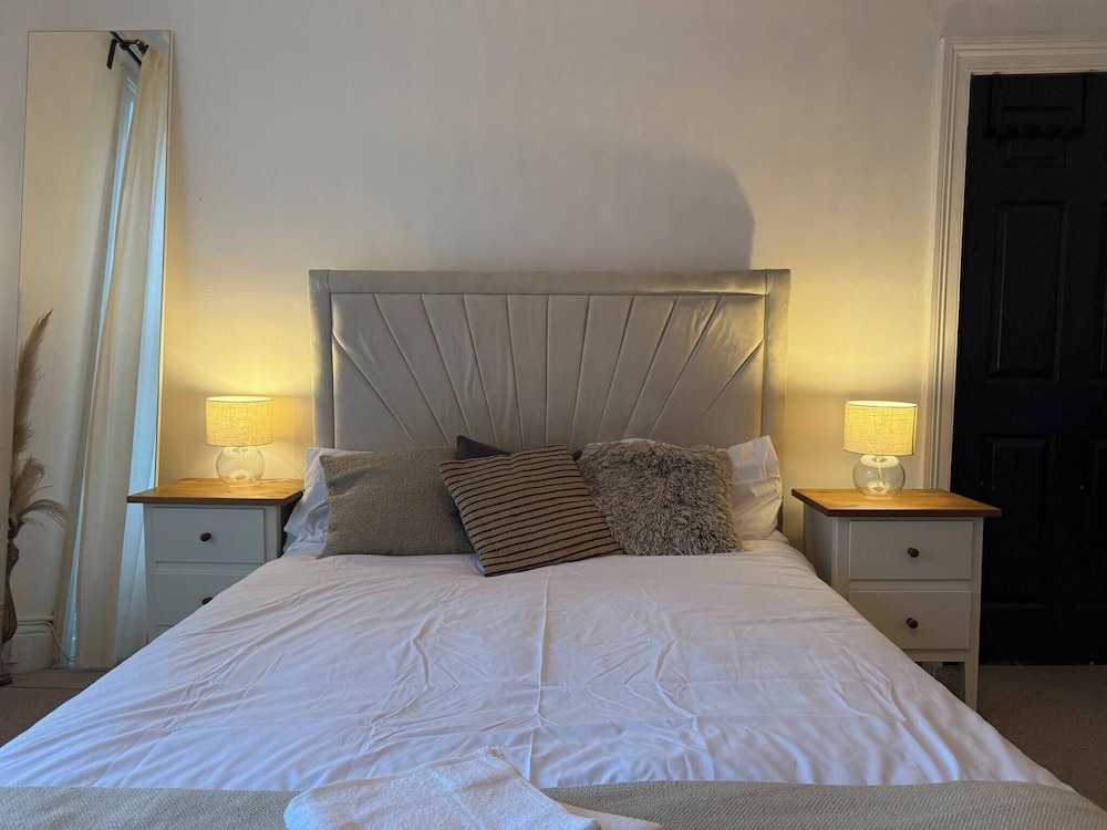 Bright 4-bedroom Maisonette in Gateshead