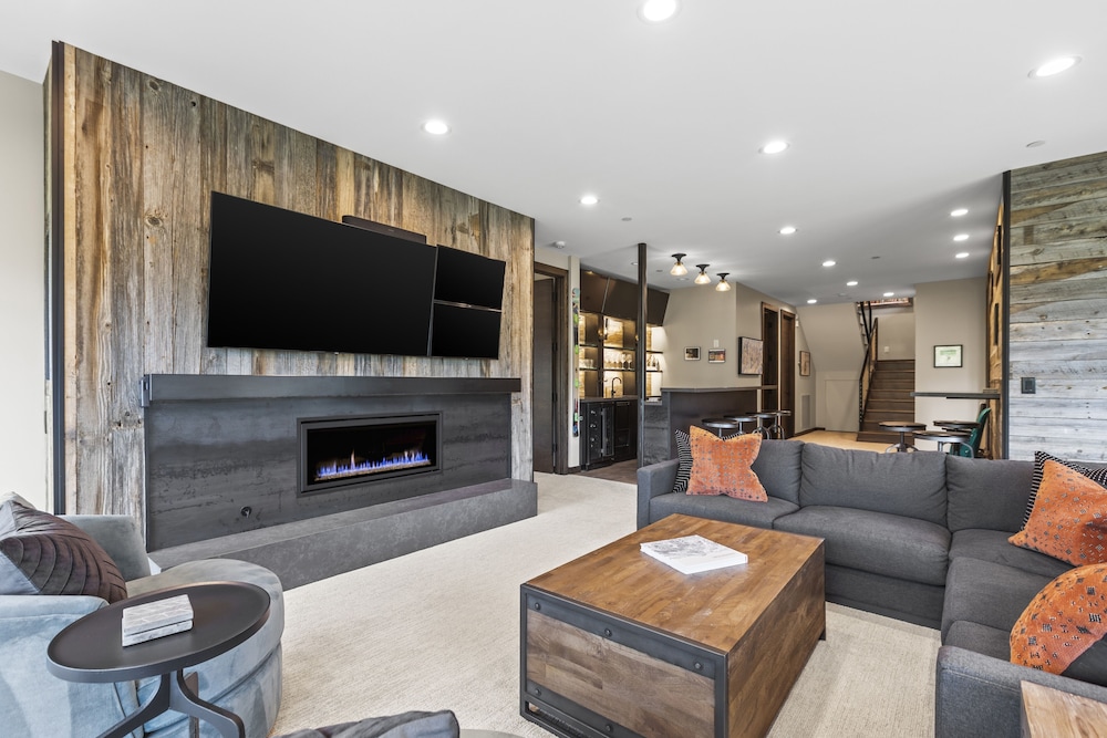 Nine Peaks 4 Bedroom Home