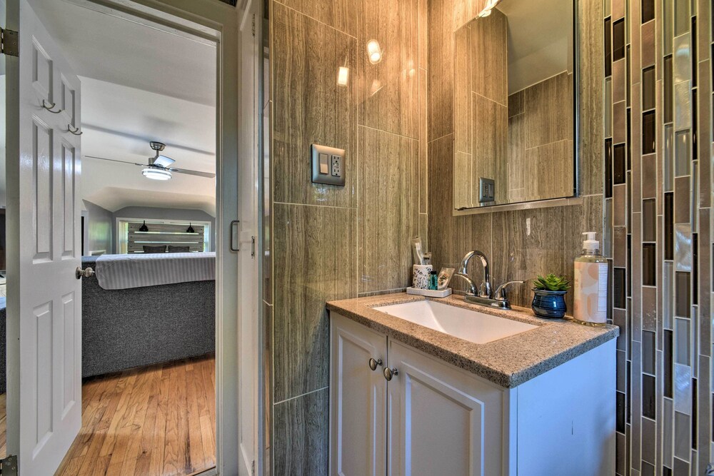 Historic Dearborn Home: 13 Mi to Downtown Detroit! view 5
