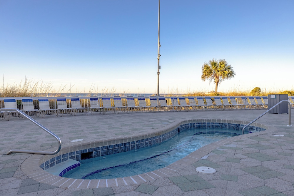 2BR Condo in Edgewater Resort With Golf, Tennis, Pools & Free Tram Service!