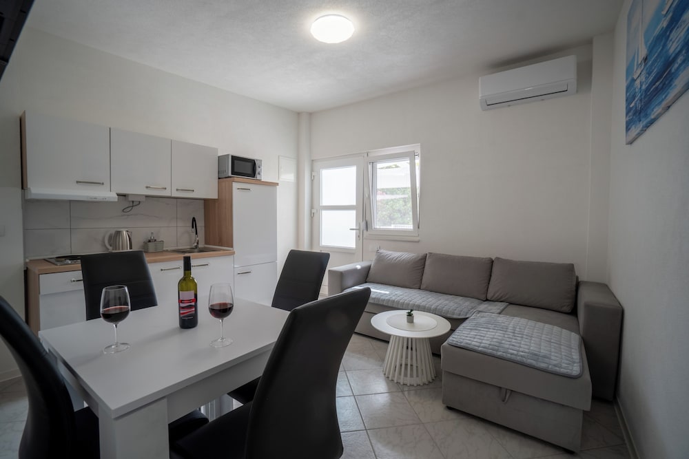 Apartments Najam Skundric