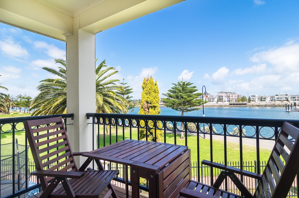 Port Adelaide Harbourside Home
