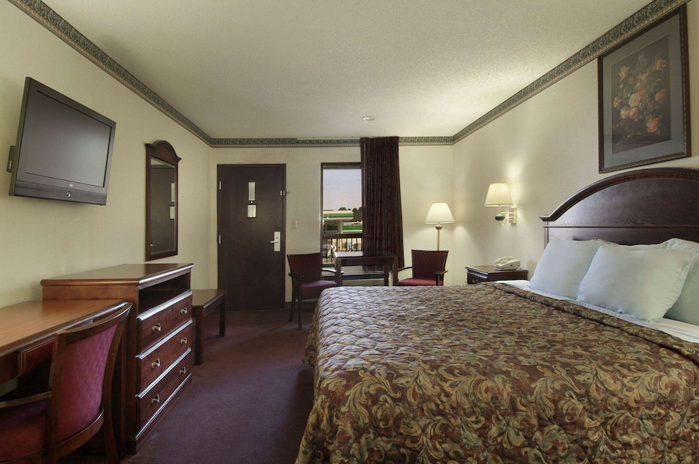 Days Inn by Wyndham Bainbridge view 2