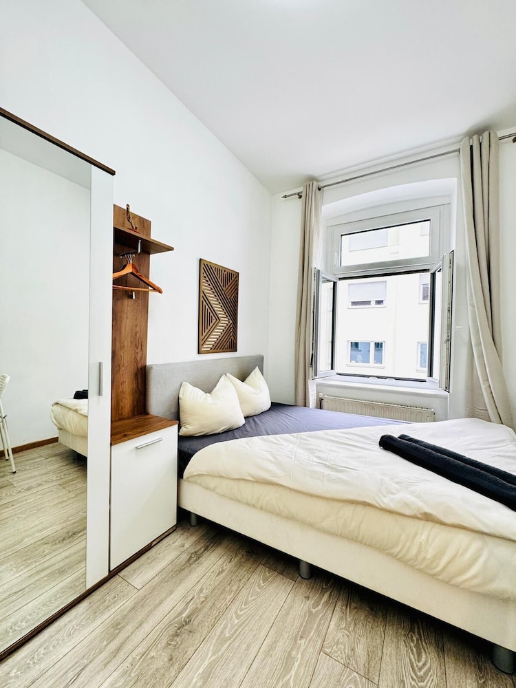 Affordable 4BR Near Stadthalle