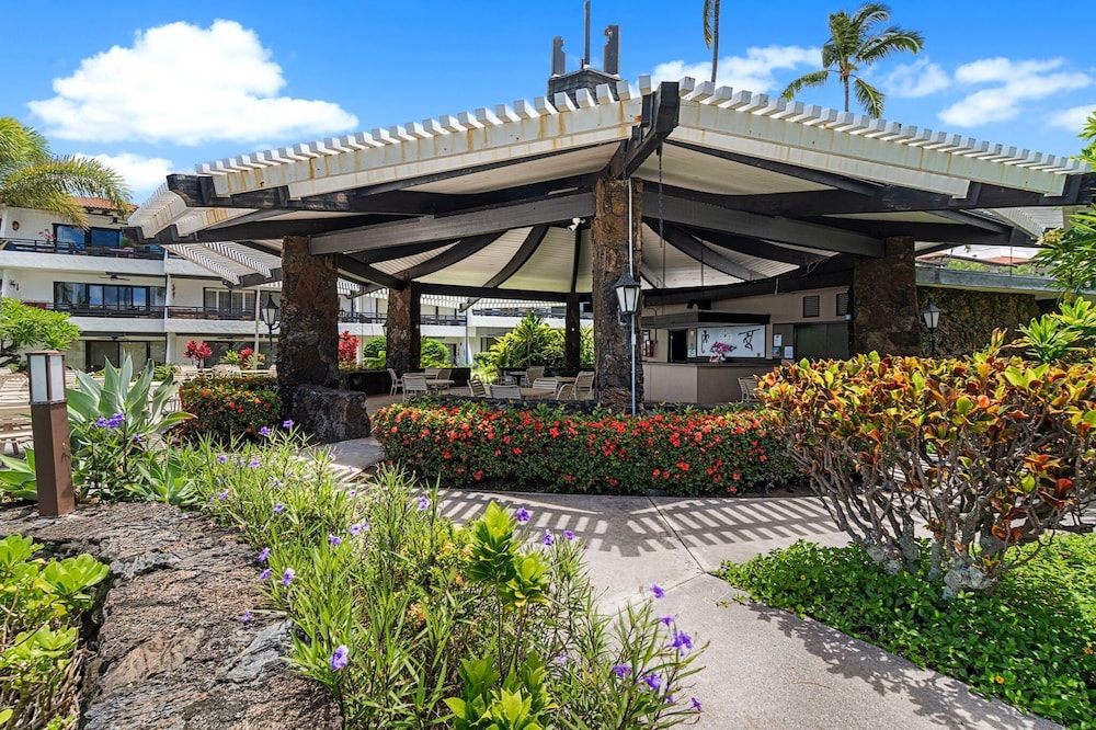Oceanfront Complex - Updated Ground-floor Condo w/ AC & 2 Pools - Vrkcv