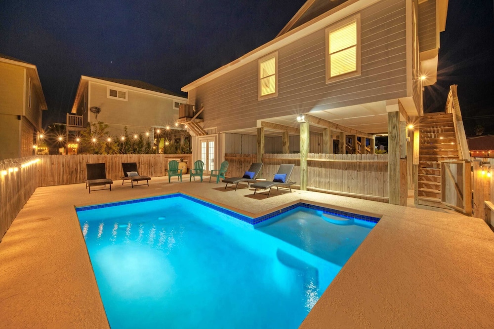 Sleeps 20! 2 Homes Near the Beach, Private Pools, Gameroom, Large Family Retreat