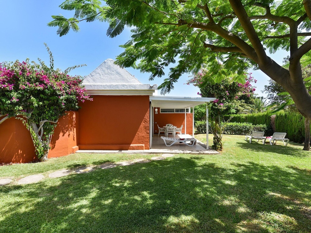 Bungalow in Maspalomas Near Beaches & Pool