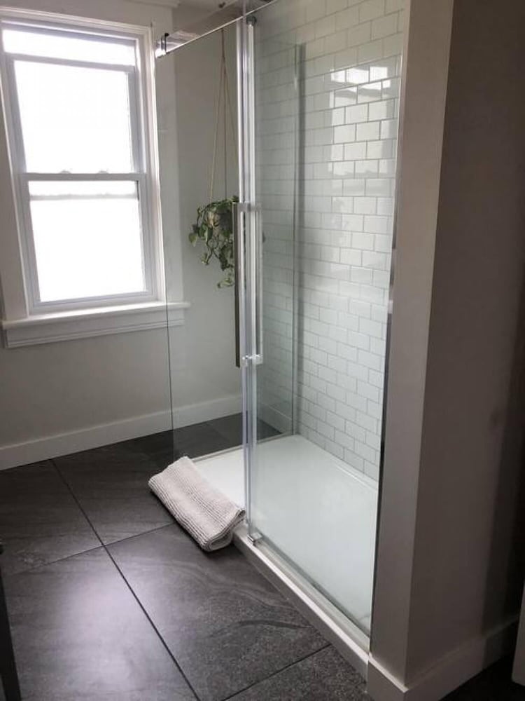 Hill St Hangout - Steps to Everything in Picton - Image 5