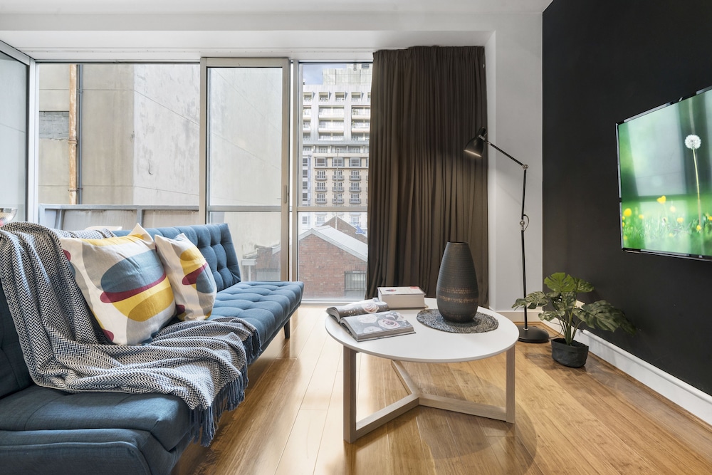 Melbourne Vacations - Kristina, 1BDR Melbourne Apartment - Property Image 1