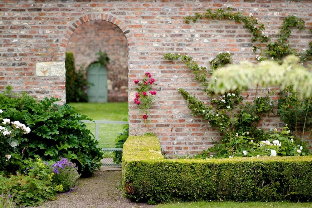 Saltmarshe Hall