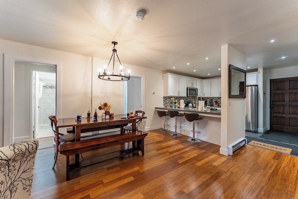 Walk to Lake, Dining+shops 5mins to Ski Resort Incline Paradise by Avantstay view 5