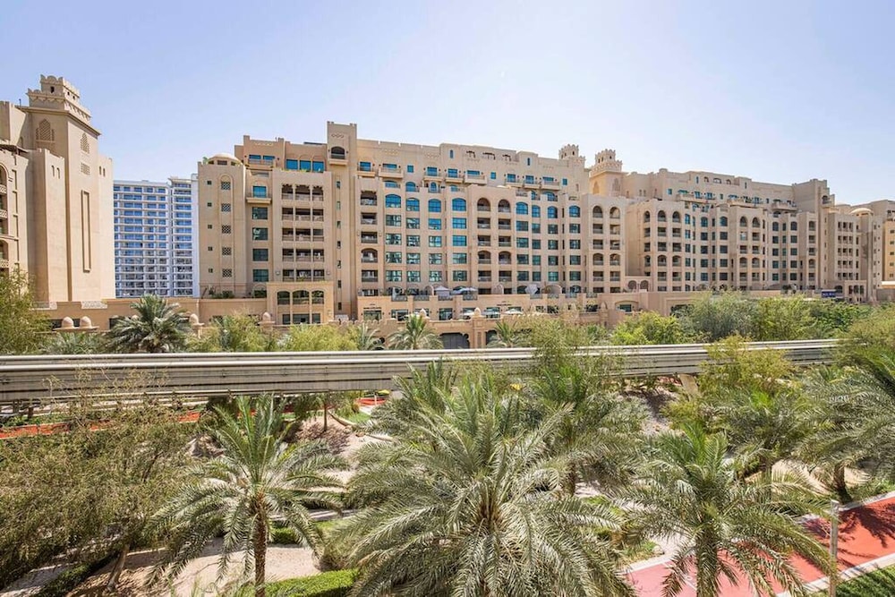 Spacious New Furnished 2br M Palm Jumeirah