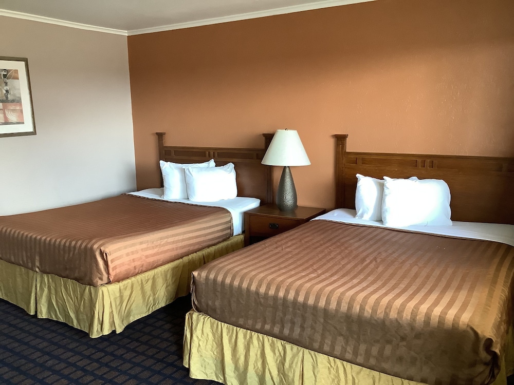 Dodge City Vacations - Silver Spur Vintage Inn  Suites - Property Image 38