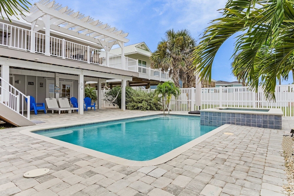 5550 Palmetto Paradise: 3br W/ Gulf Views, Heated Pool 3 Bedroom Home
