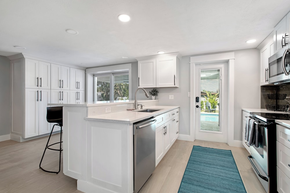 Luxury Pool Retreat near Siesta Key