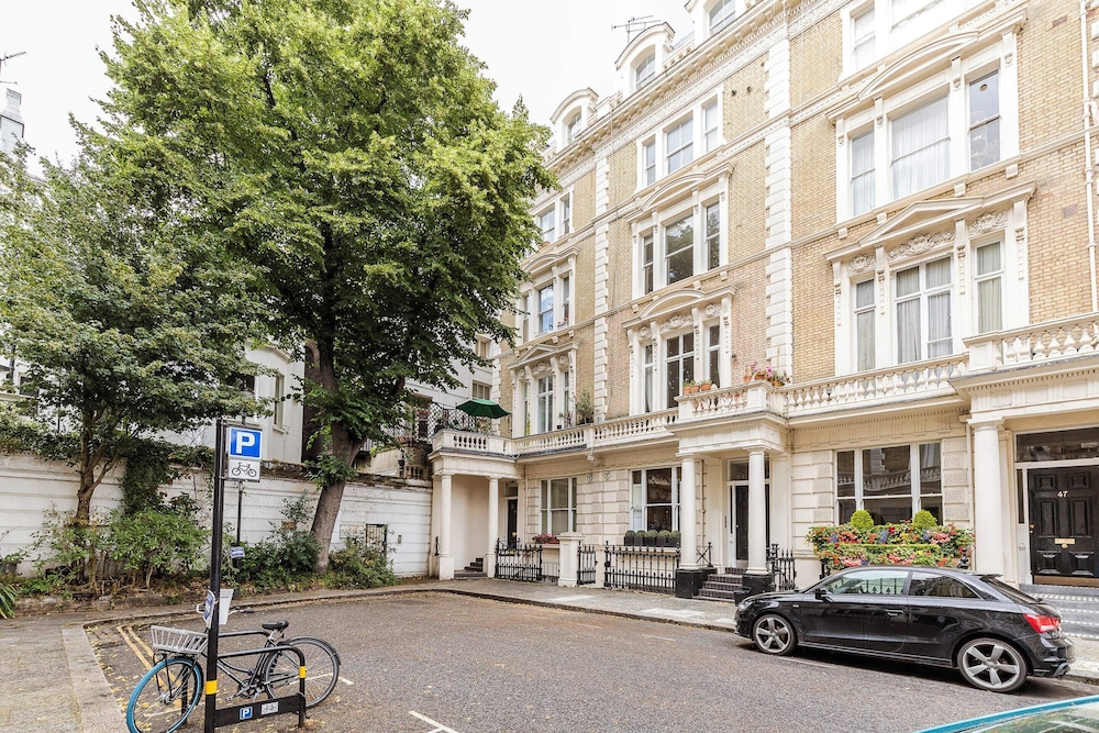 Classic Victorian Flat With Terrace