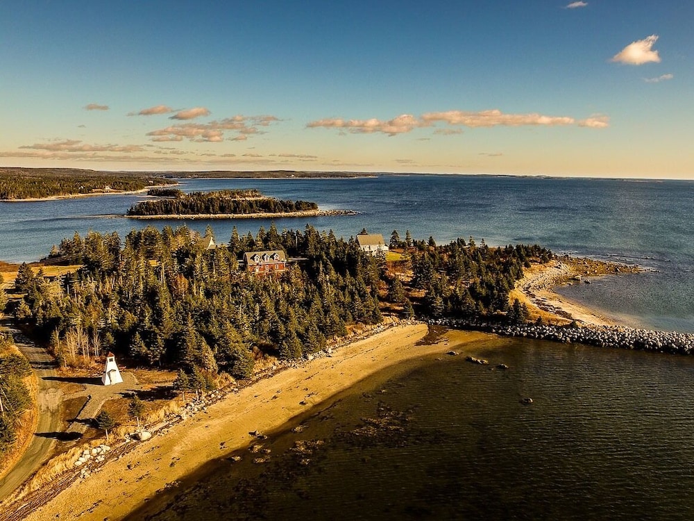 Hotel Seawind Landing Country Inn - Image 1