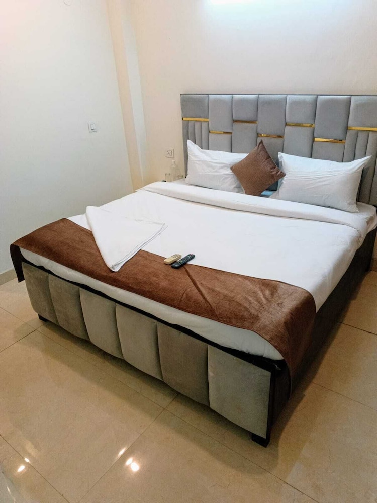 Soooper Hotel