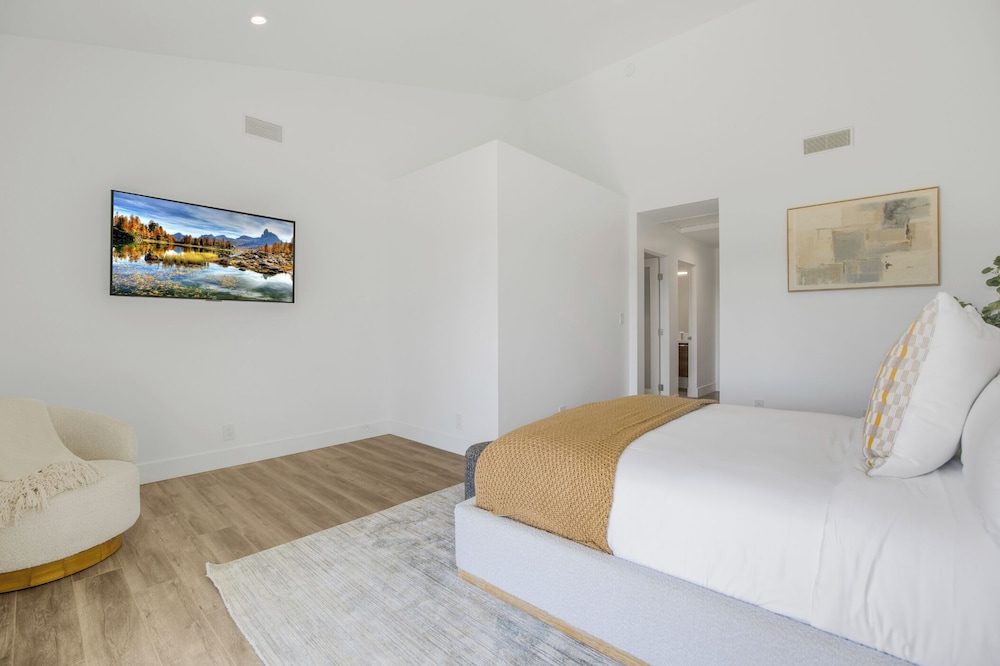 Stradella View - Bel-air Oasis w/ Infinity Pool & Stunning Panoramic Views