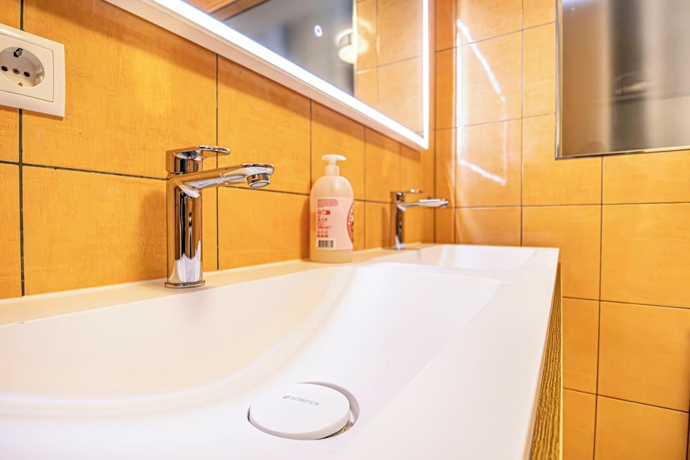 Comfy 1BR 1LR Apt Donaustadt Zones
