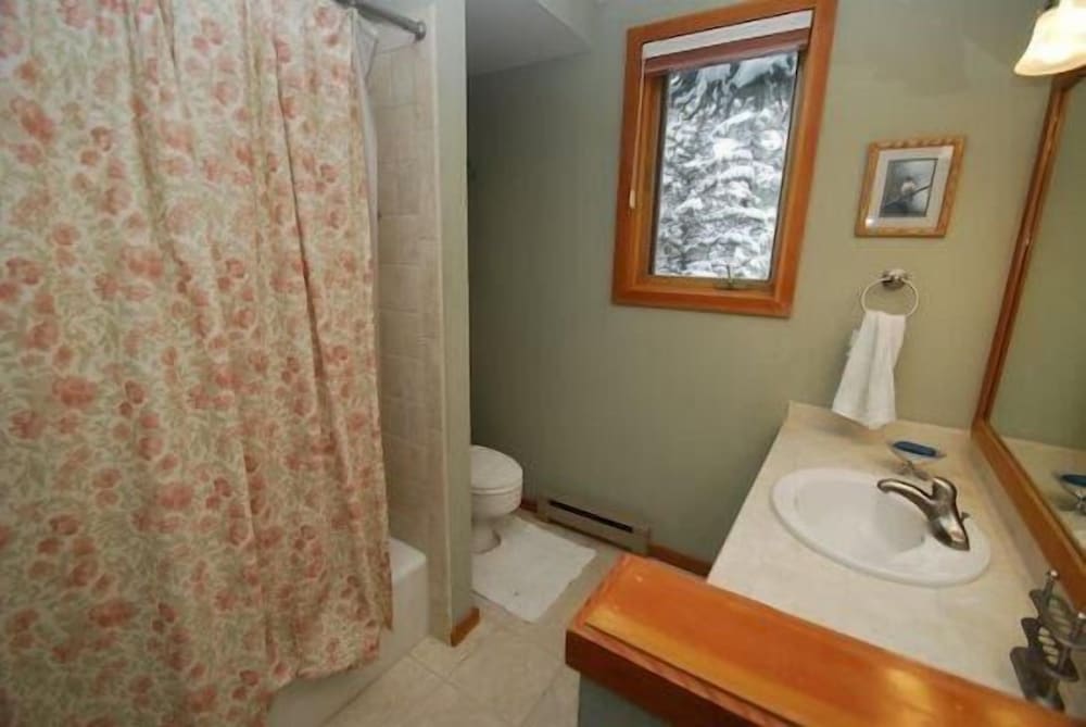 Red Fox Town home 3 Bedroom Apartment by Key to the Rockies