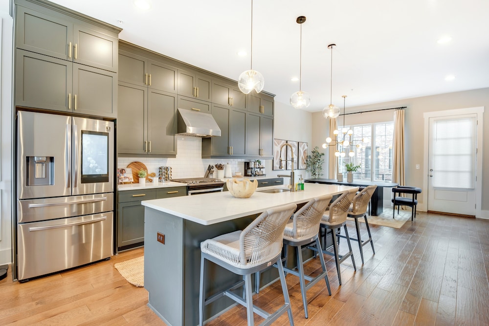 Chic Atlanta Vacation Rental ~ 1 Mi to Downtown!