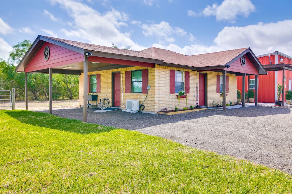 Classy San Benito Vacation Rental With Chiminea! view 4