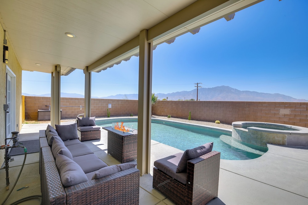 Desert Escape: 360 Mtn Views & Saltwater Pool/spa
