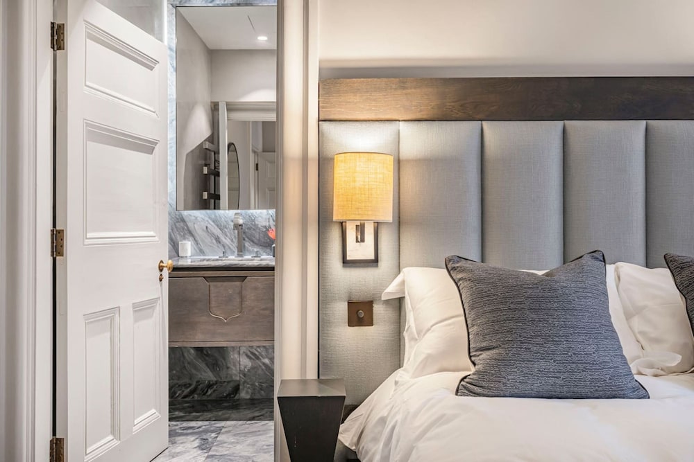 Mayfair Home Private Parking Central AC