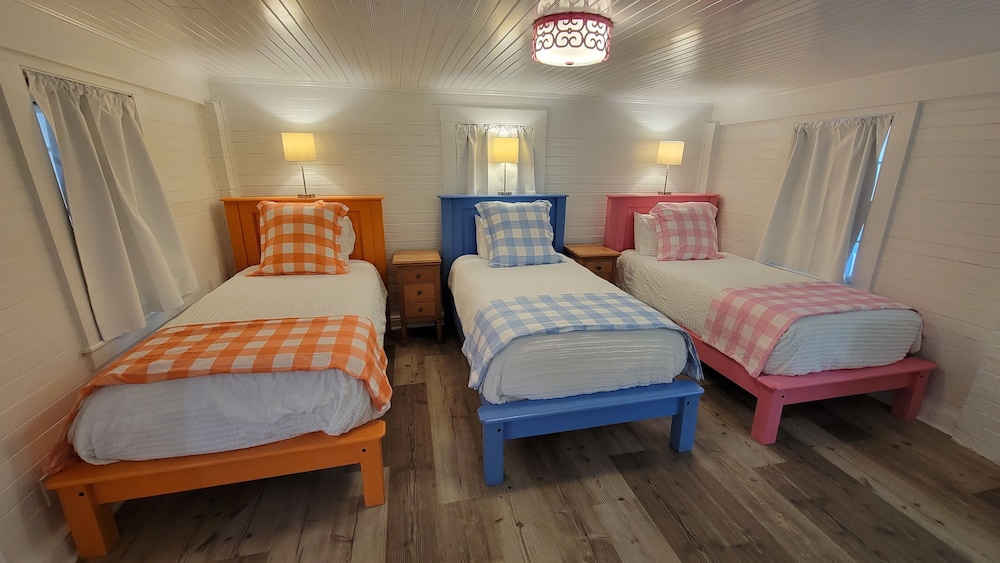 Twelve Palms Cottage by Tybee Vacation Rentals