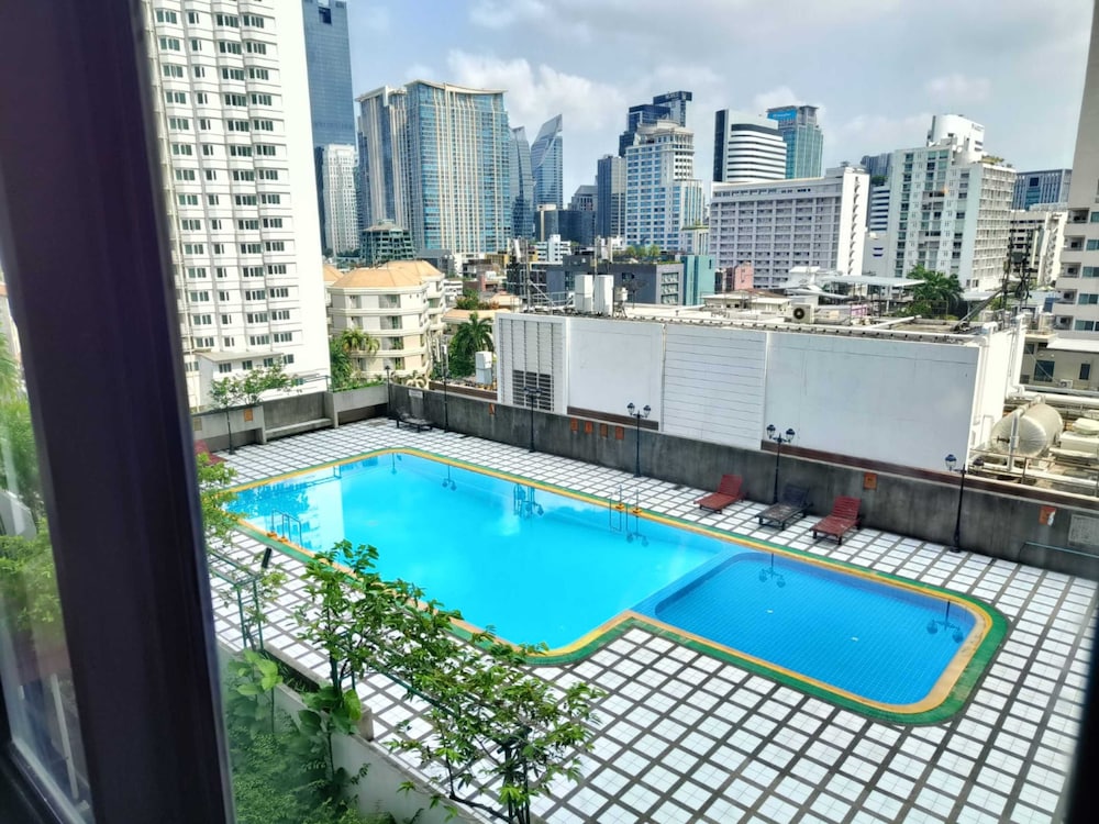 Direct Rooms at Omni Complex Nana